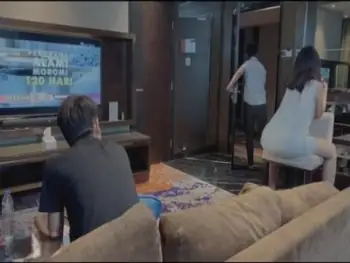 Canh bạn vắng nhà chịch luôn vợ bạn