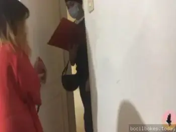 Cewek Cantik Sadis Goda Tukang Antar Barang